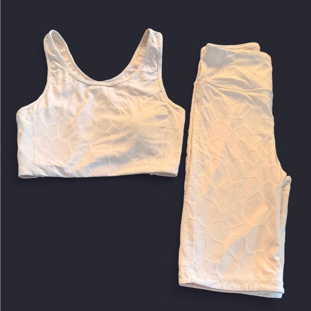 Women’s White Textured Sports Bra & short Set